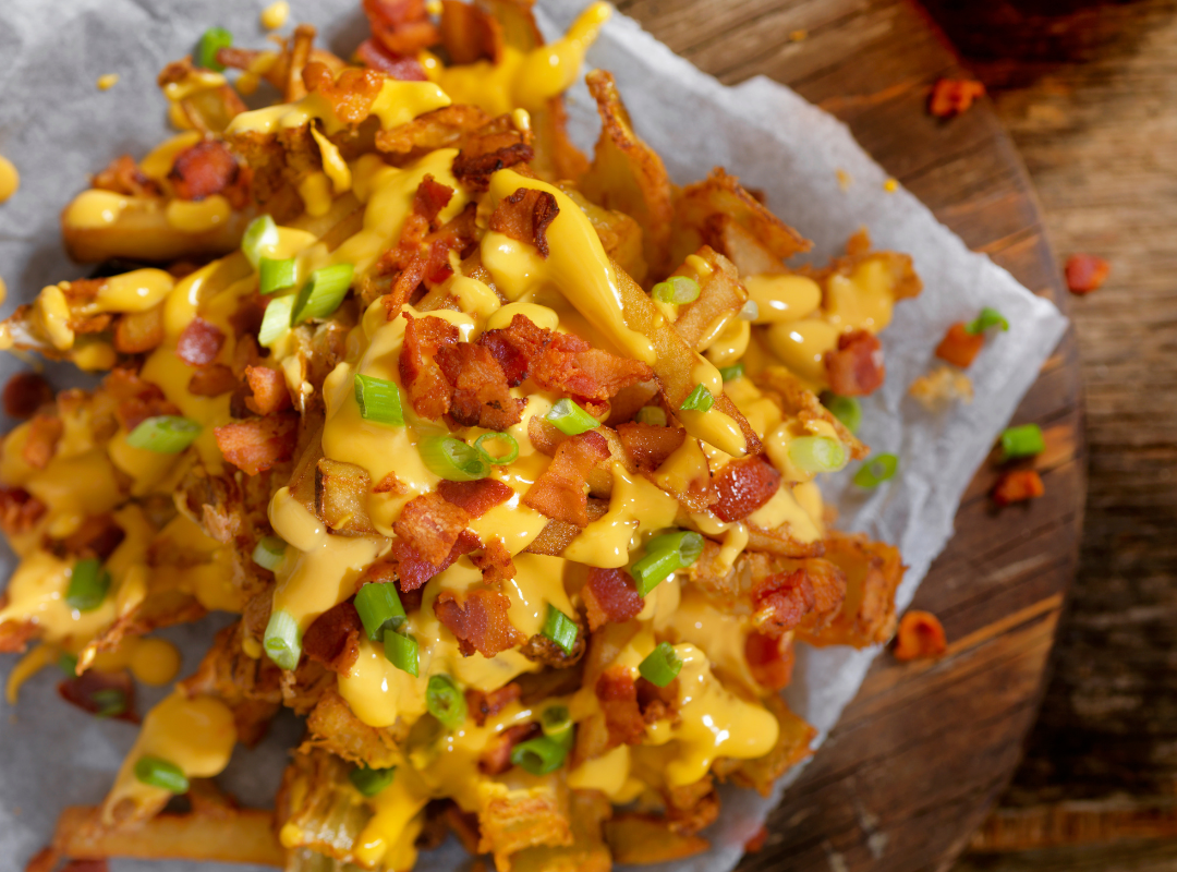 Loaded fries met chorizo & kip