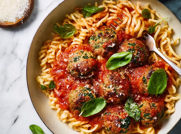 Pasta met Spinazie Gehaktballetjes in Tomatensaus - recept van The Spice Club