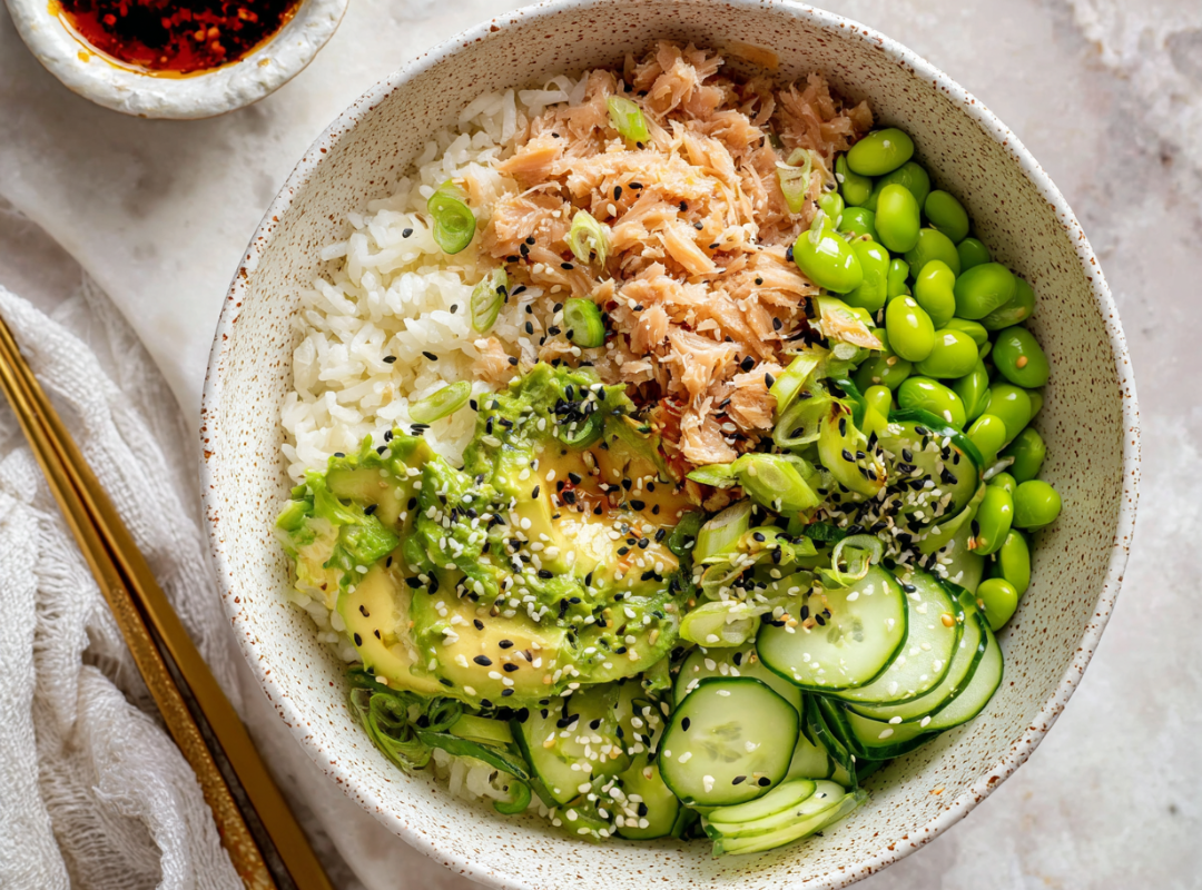 Knusprige Reis-Bowl mit Thunfisch und Avocado