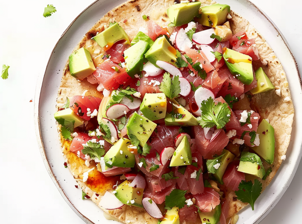 Spicy Tuna Toastade met Avocado - recept van The Spice Club