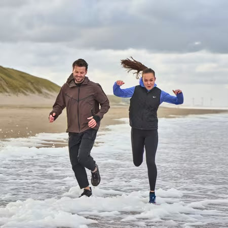 Anouk Rietveld aan het strand